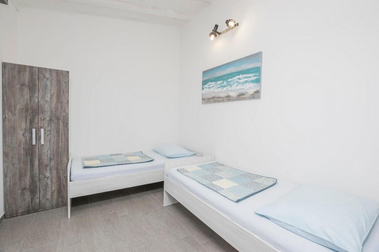 Apartments Mira Privlaka  Extérieur photo